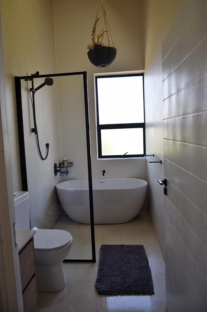 To Let 7 Bedroom Property for Rent in Wavecrest Eastern Cape